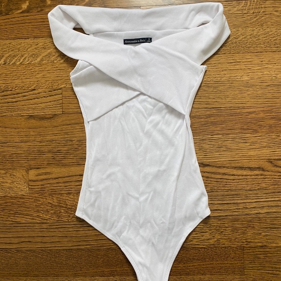 Abercrombie Off-the-Shoulder Bodysuit - Picture 3 of 8